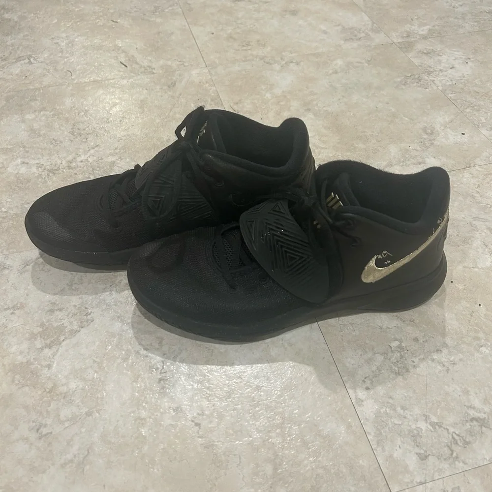 Men’s Nike Kyrie Flytrap 3 basketball shoes size 9 - Picture 4 of 5